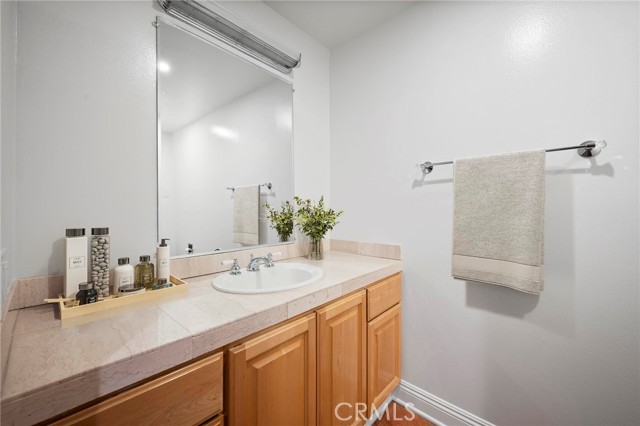Detail Gallery Image 9 of 27 For 750 S Bundy #108,  Los Angeles,  CA 90049 - 2 Beds | 2/1 Baths