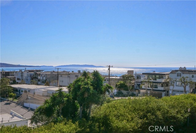 445 26th Street, Manhattan Beach CA: https://media.crmls.org/medias/6edc4c7a-4c36-4515-83ea-1f1c40ff15f3.jpg