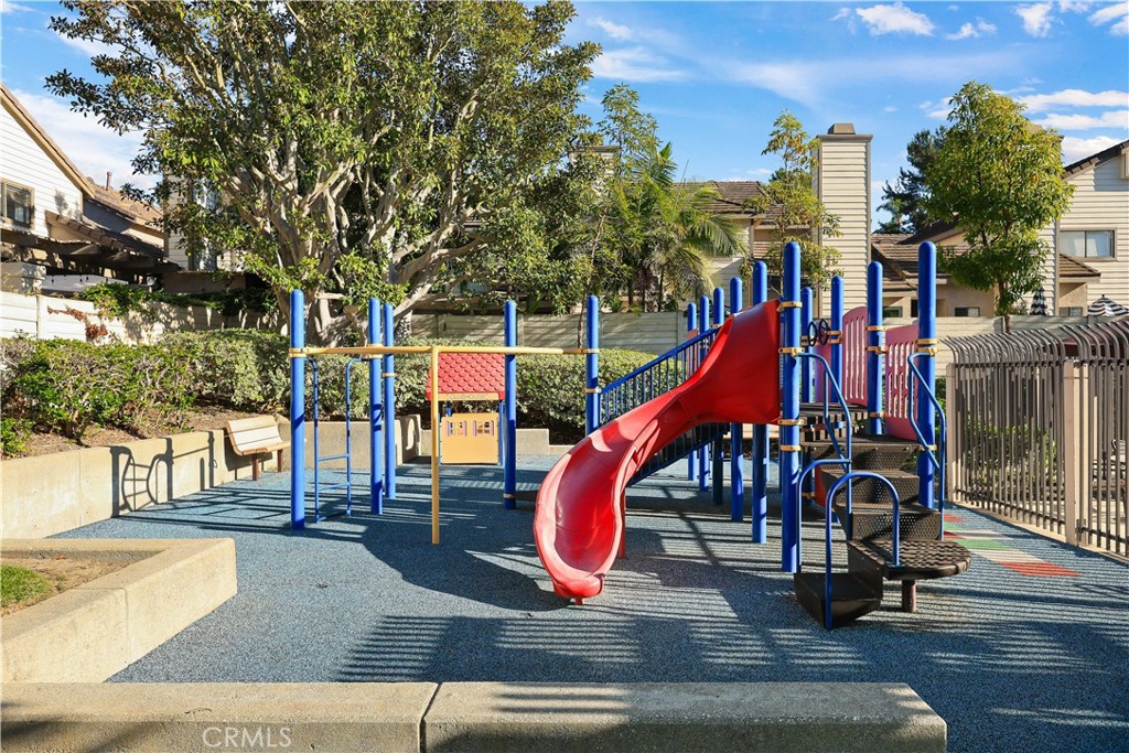 https://media.crmls.org/medias/6edd86c4-e380-45aa-8afb-9d6e664b2517.jpg?preset=X-Large