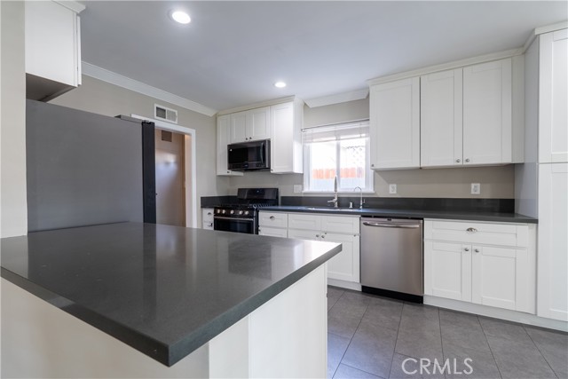 Detail Gallery Image 10 of 40 For 17200 Willard, Lake Balboa,  CA 91406 - 3 Beds | 2/1 Baths