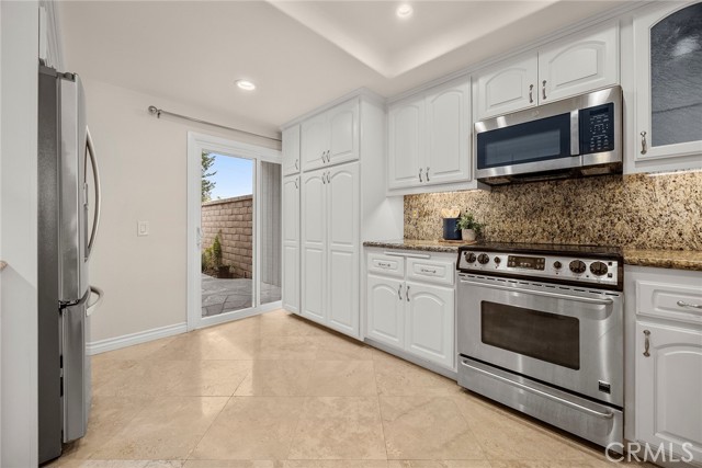 Detail Gallery Image 32 of 59 For 3742 Montego Dr, Huntington Beach,  CA 92649 - 3 Beds | 3 Baths
