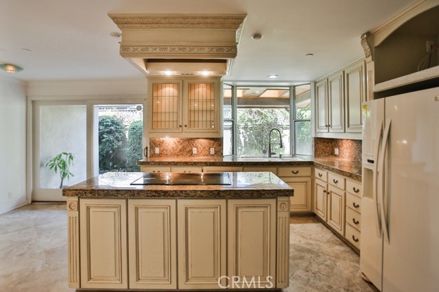 16802 Kamalii Drive, Huntington Beach CA: https://media.crmls.org/medias/6edf4930-dbaa-4af9-bd8c-7f21cf40fdd0.jpg