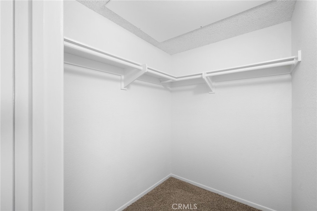 https://media.crmls.org/medias/6edfa957-75fa-41d5-bbad-287325bfe5ff.jpg?preset=X-Large