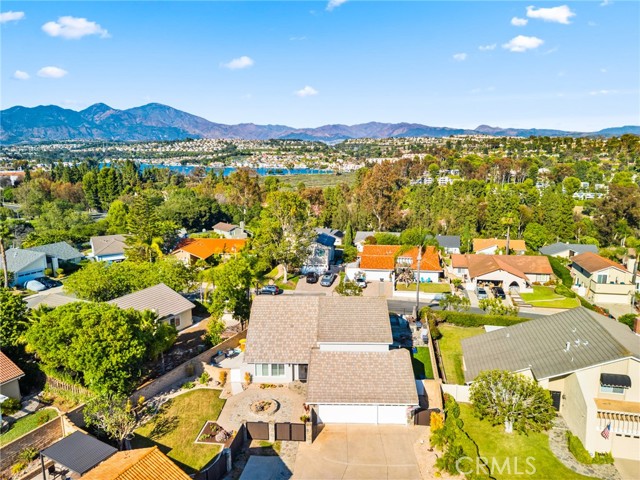 23382 Via Chiripa, Mission Viejo CA: https://media.crmls.org/medias/6ee13eaf-83f9-4876-b9d5-d20f005a8b66.jpg