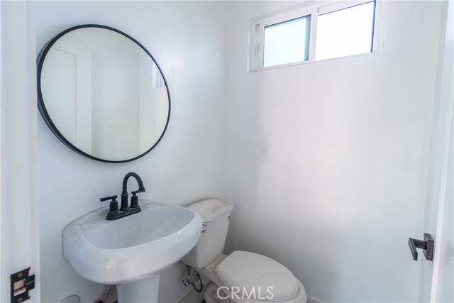 4507 W 18th St Drive, Los Angeles CA: https://media.crmls.org/medias/6ee2ca33-e77d-4367-9e51-b787736f4a6f.jpg