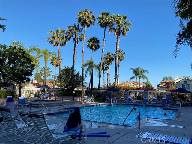 Detail Gallery Image 8 of 10 For 1000 Calle Allegre, Glendale,  CA 91208 - 4 Beds | 4 Baths