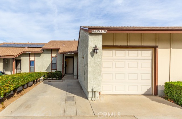 Detail Gallery Image 1 of 27 For 1601 Wintergreen Ln #D,  Corona,  CA 92879 - 2 Beds | 2 Baths