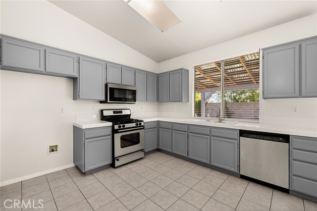Detail Gallery Image 10 of 47 For 4027 N Redwood, Rialto,  CA 92377 - 4 Beds | 2 Baths