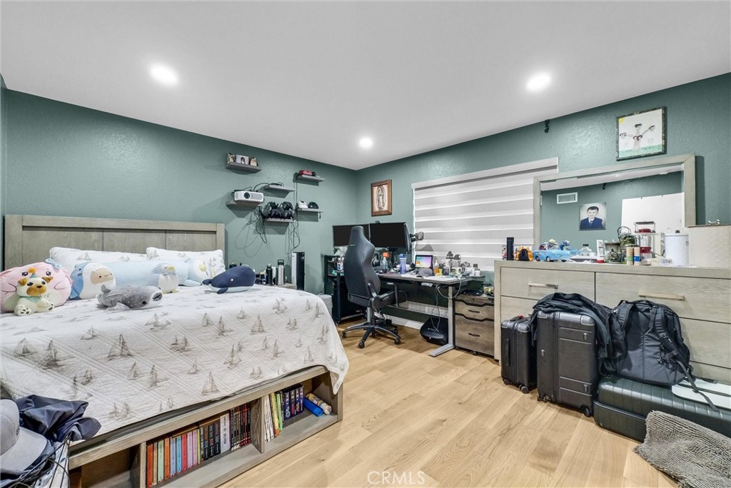 MLS #WS25164449 img 20