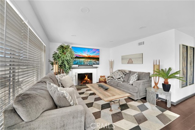 Detail Gallery Image 10 of 35 For 8051 Driftwood Dr, Huntington Beach,  CA 92646 - 4 Beds | 2 Baths