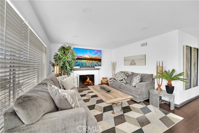 Detail Gallery Image 10 of 35 For 8051 Driftwood Dr, Huntington Beach,  CA 92646 - 4 Beds | 2 Baths