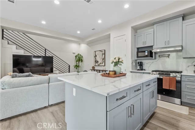 Detail Gallery Image 19 of 31 For 305 N Mountain View St, Santa Ana,  CA 92703 - 3 Beds | 3/1 Baths