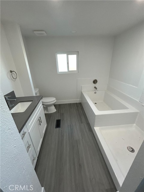 Detail Gallery Image 5 of 12 For 10421 El Centro, Oak Hills,  CA 92344 - 3 Beds | 3 Baths