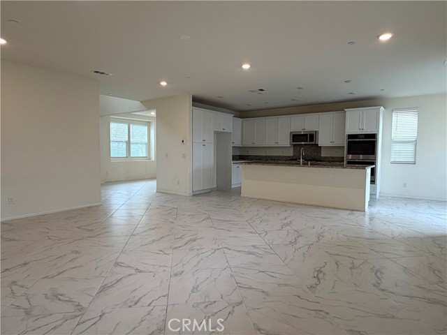 Detail Gallery Image 4 of 26 For 4040 S Bowery, Ontario,  CA 91761 - 5 Beds | 3/1 Baths