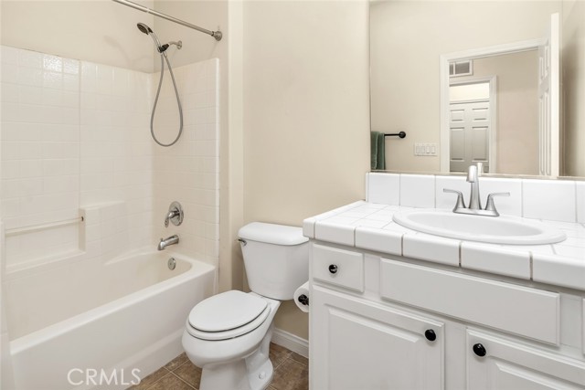 Detail Gallery Image 18 of 44 For 331 Hollyhill Dr, Bakersfield,  CA 93312 - 3 Beds | 2 Baths