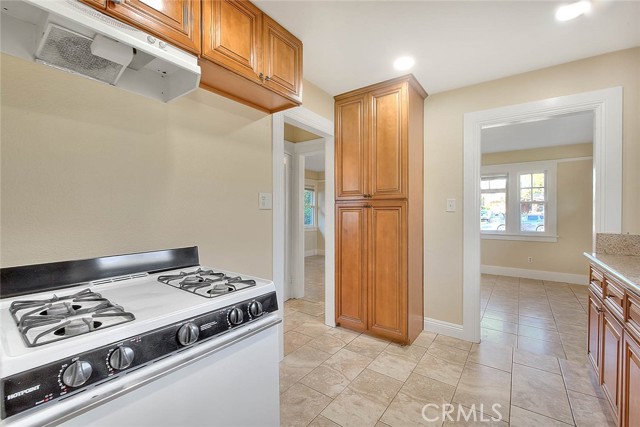 656 E Columbia, Pomona CA: https://media.crmls.org/medias/6ee97392-2589-46da-86ff-17aa2b85ca18.jpg