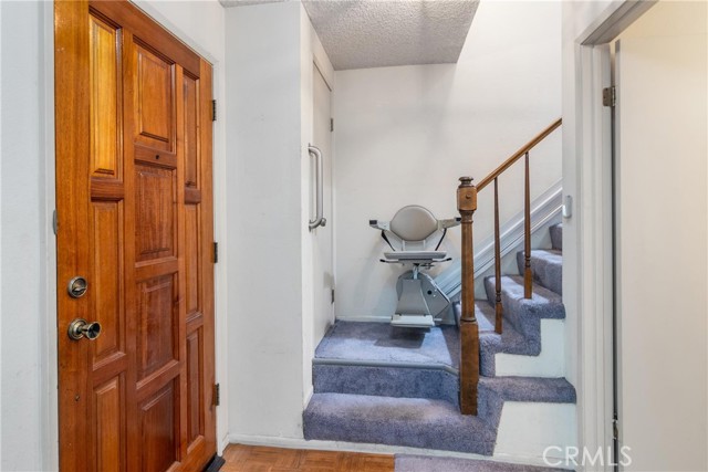 Detail Gallery Image 4 of 18 For 13203 Vanowen St #8,  North Hollywood,  CA 91605 - 2 Beds | 3 Baths