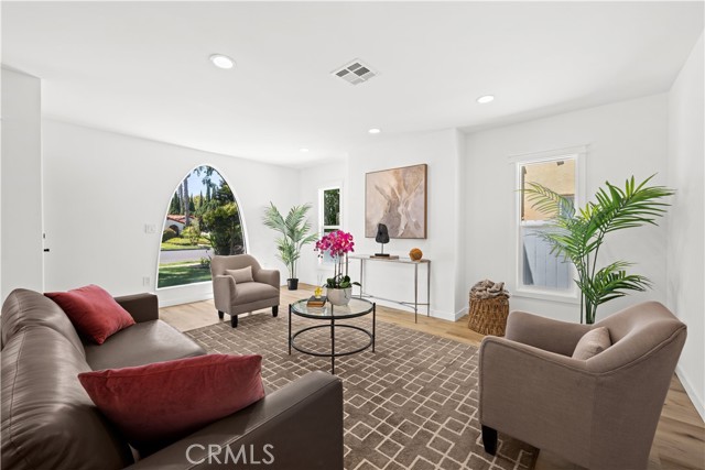 Detail Gallery Image 17 of 59 For 8906 S Harvard Bld, Los Angeles,  CA 90047 - 4 Beds | 4 Baths