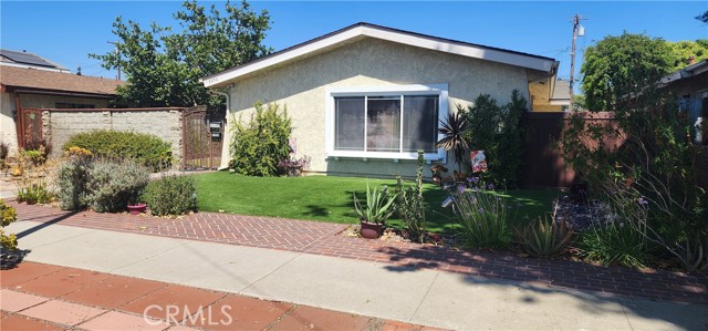 3350 Myrtle Avenue, Signal Hill CA: https://media.crmls.org/medias/6eec94dc-041f-42c1-96da-4a40ec61d27d.jpg