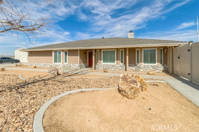 Detail Gallery Image 2 of 51 For 8722 Deep Creek Rd, Apple Valley,  CA 92308 - 3 Beds | 2/1 Baths