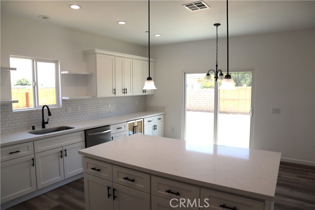 8600 Ironwood Avenue, California City CA: https://media.crmls.org/medias/6eecf89c-1024-4ea5-bf2e-a159ad052cb8.jpg