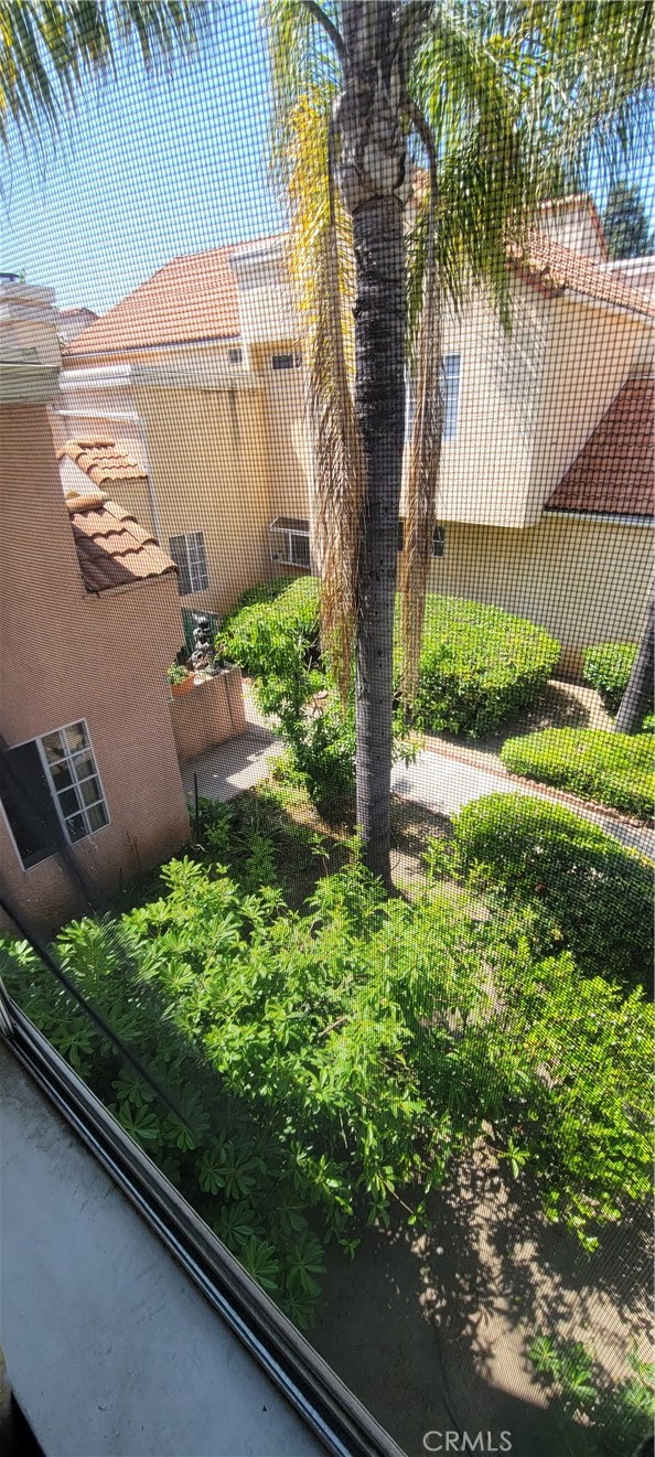 Detail Gallery Image 3 of 4 For 14383 Nordhoff St #B,  Panorama City,  CA 91402 - 3 Beds | 2/1 Baths