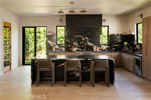 Detail Gallery Image 7 of 65 For 15719 Hartsook St, Encino,  CA 91436 - 4 Beds | 4/1 Baths