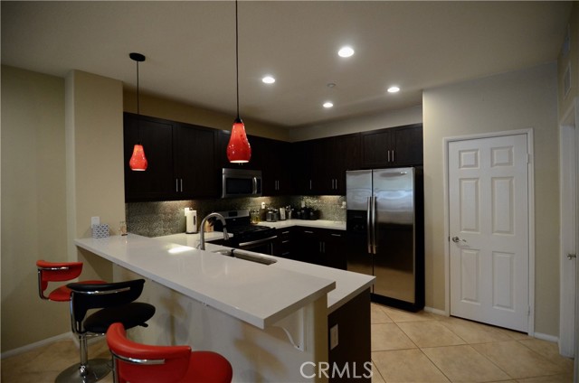 Detail Gallery Image 3 of 22 For 16 Parker St, Ladera Ranch,  CA 92694 - 2 Beds | 2/1 Baths