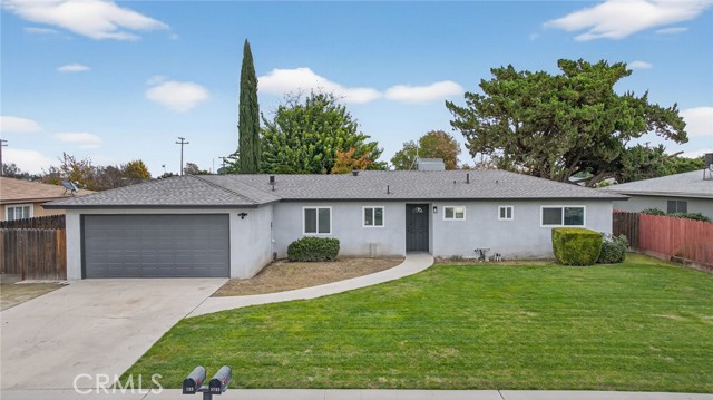 Detail Gallery Image 2 of 30 For 5788 S Cherry, Fresno,  CA 93706 - 3 Beds | 2 Baths