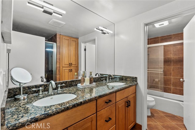 Detail Gallery Image 15 of 33 For 6752 Hillpark #202,  Los Angeles,  CA 90068 - 2 Beds | 2 Baths