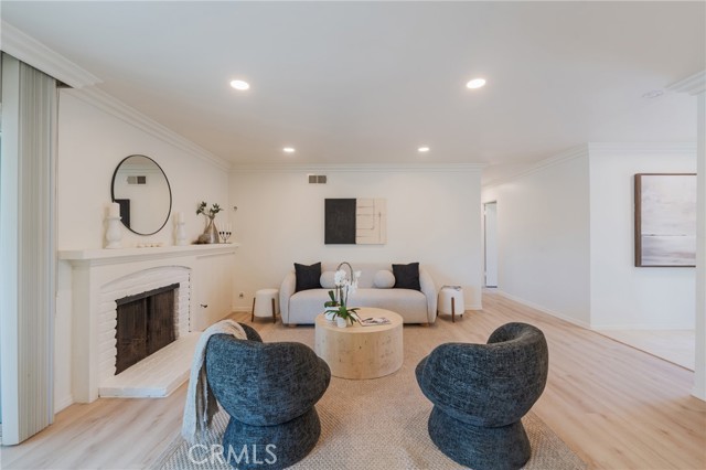 27945 Alvarez photo 5