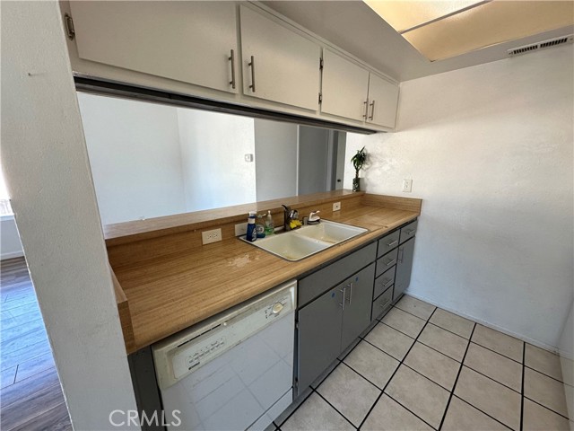 Detail Gallery Image 6 of 37 For 5500 Dobbs St #8,  Los Angeles,  CA 90032 - 2 Beds | 1 Baths