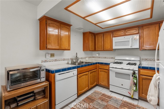 Detail Gallery Image 5 of 22 For 1836 E Avenue J2 #5,  Lancaster,  CA 93535 - 3 Beds | 3 Baths