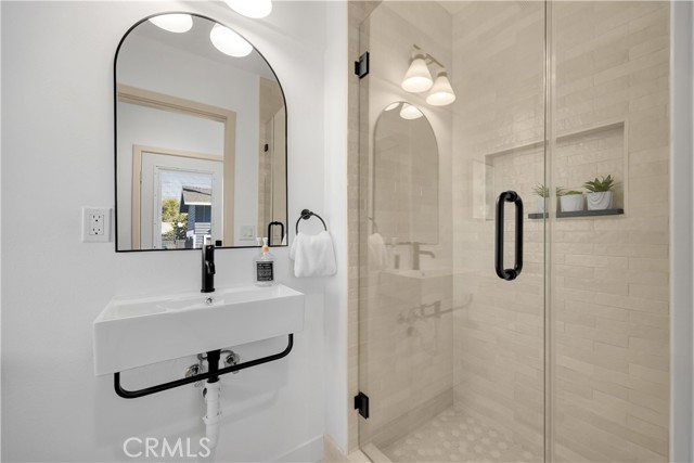 Detail Gallery Image 22 of 42 For 2301 9th, Los Angeles,  CA 90018 - 3 Beds | 3 Baths