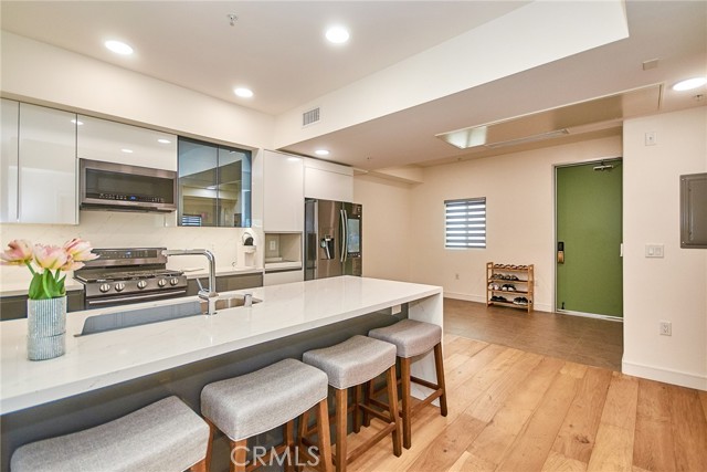 820 S Wilton Place, Los Angeles CA: https://media.crmls.org/medias/6ef18bc5-2824-41eb-a91c-93f6370fc426.jpg