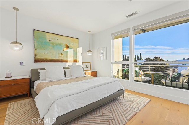 Detail Gallery Image 13 of 36 For 6072 W Studio Ct, Los Angeles,  CA 90038 - 3 Beds | 3/1 Baths