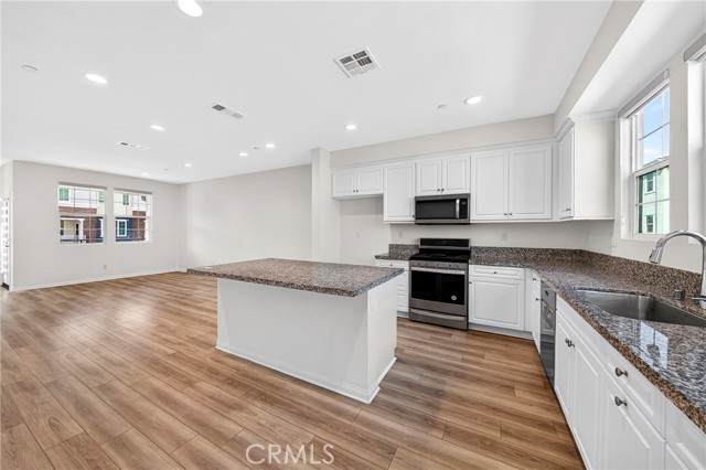 Detail Gallery Image 18 of 43 For 6982 Crimson, Buena Park,  CA 90621 - 4 Beds | 3/1 Baths