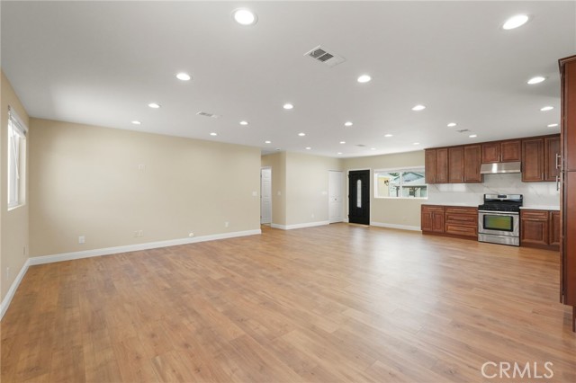 17121 Kingsbury Street, Granada Hills CA: https://media.crmls.org/medias/6ef3b9a0-1db2-4c9c-8464-ab80bad3f581.jpg