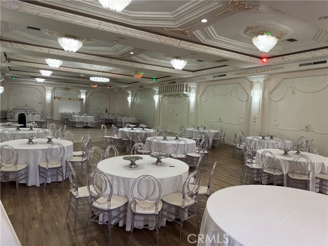 Image 3 of 30 For 18407 Sherman Way