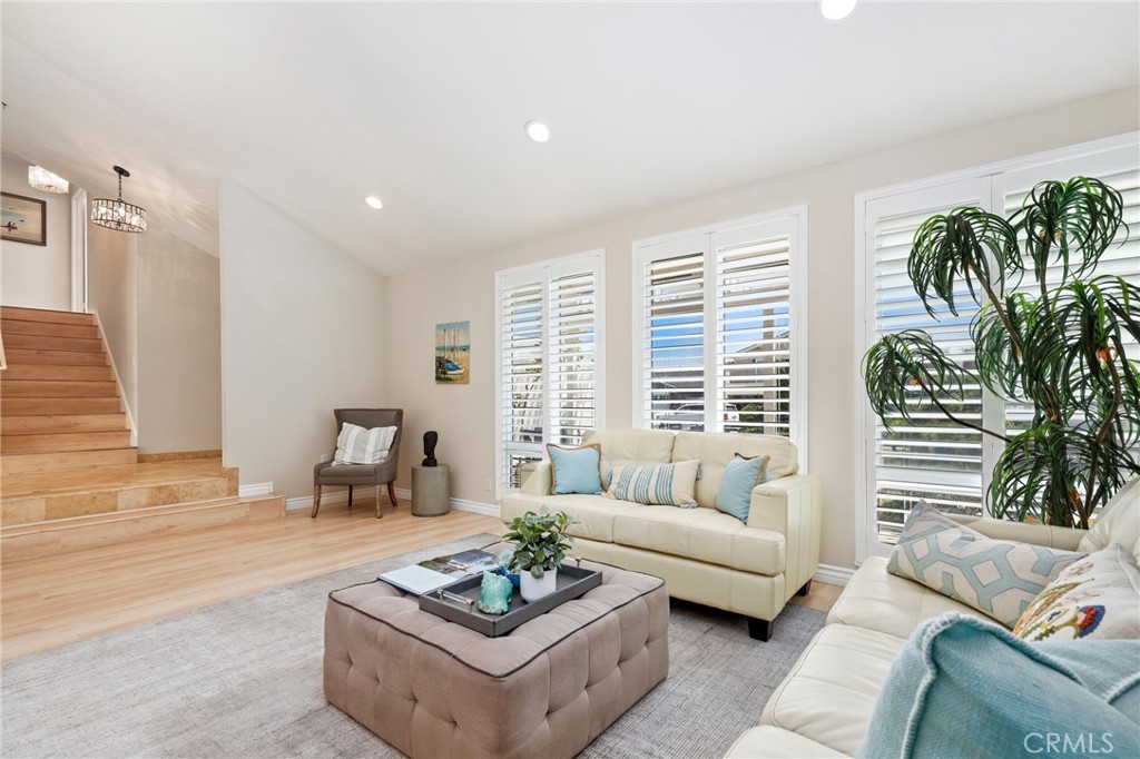 MLS #OC25173182 img 3