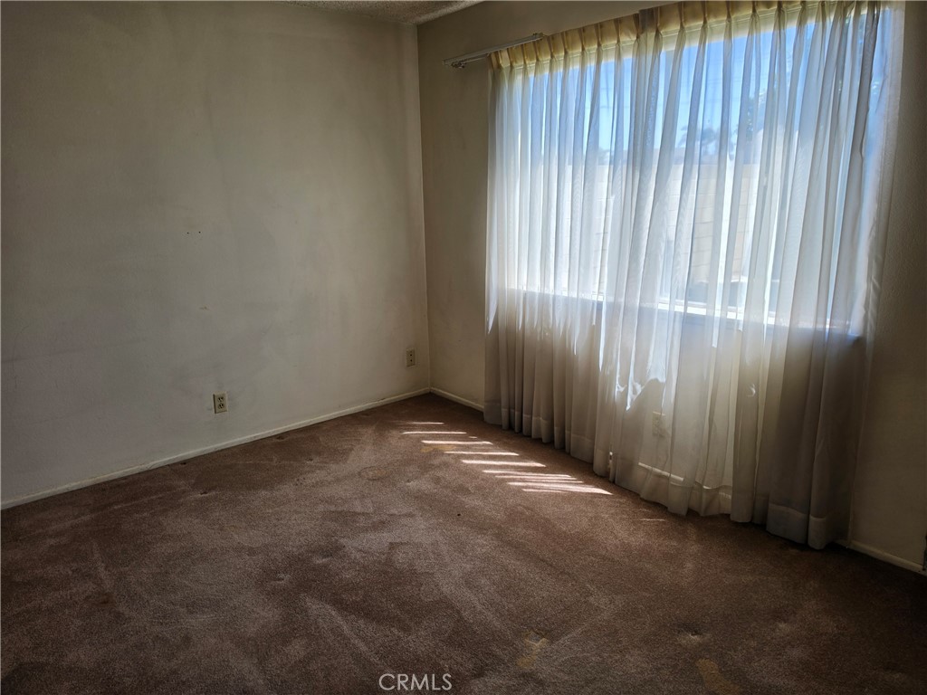 https://media.crmls.org/medias/6ef42ecc-994c-43c2-9df5-7f8b2257d986.jpg?preset=X-Large
