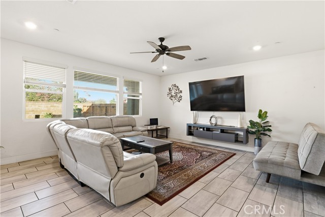 Detail Gallery Image 9 of 43 For 2367 Explorador, Merced,  CA 95340 - 4 Beds | 3 Baths