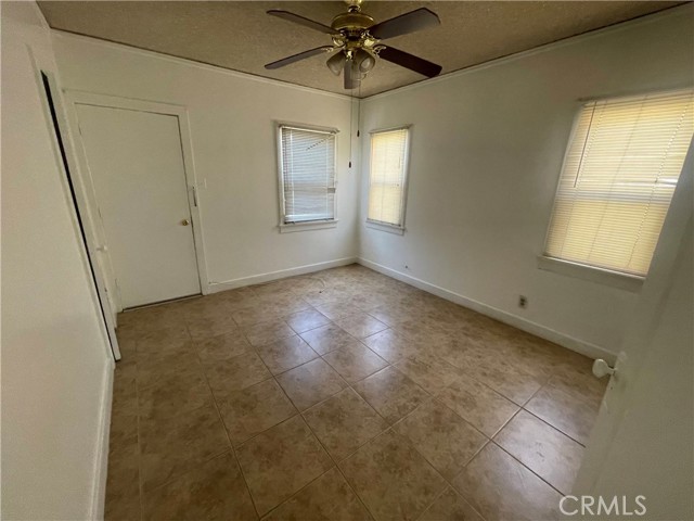 8506 Santa Fe Avenue, Huntington Park CA: https://media.crmls.org/medias/6ef4f406-cc03-473a-816b-8a219125878a.jpg