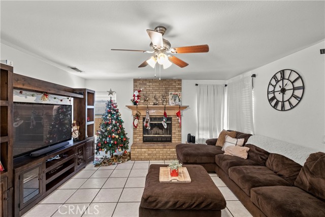 Detail Gallery Image 7 of 32 For 2611 Jeffery Cir, Hemet,  CA 92545 - 4 Beds | 3 Baths