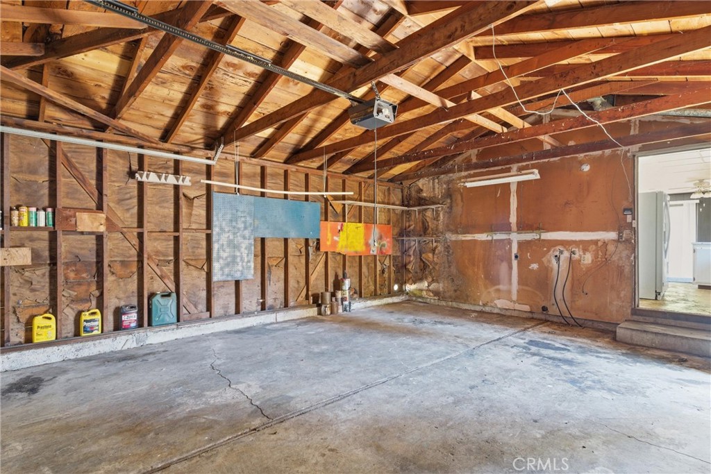 https://media.crmls.org/medias/6ef5fb51-e9c1-4221-9644-ee08a7691ce7.jpg?preset=X-Large