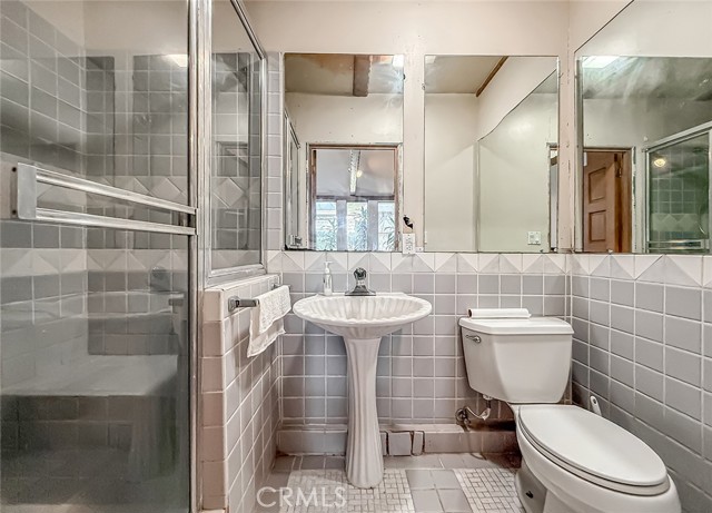 8835 Monogram Avenue, North Hills CA: https://media.crmls.org/medias/6ef6deda-1ccc-4a61-b0ec-a10702bd9ab5.jpg