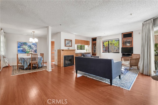 Detail Gallery Image 2 of 26 For 303 W Loraine #2,  Glendale,  CA 91202 - 3 Beds | 2/1 Baths