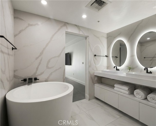 Detail Gallery Image 9 of 29 For 3131 Michelson #1607,  Irvine,  CA 92612 - 2 Beds | 2 Baths