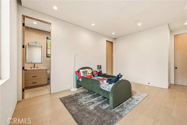 Detail Gallery Image 39 of 54 For 22924 Erwin St, Woodland Hills,  CA 91367 - 11 Beds | 9/2 Baths