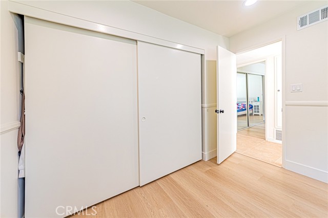 26 Seton, Irvine CA: https://media.crmls.org/medias/6ef82e47-5432-493d-bf3f-85abdd78ff71.jpg